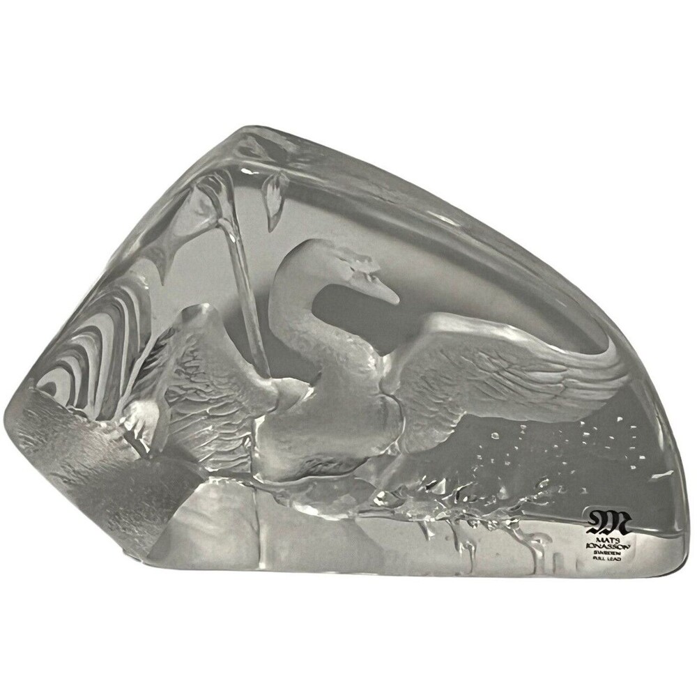 Mats Jonasson Swan in Flight Full Lead Crystal Swan Sweden New with Sticker